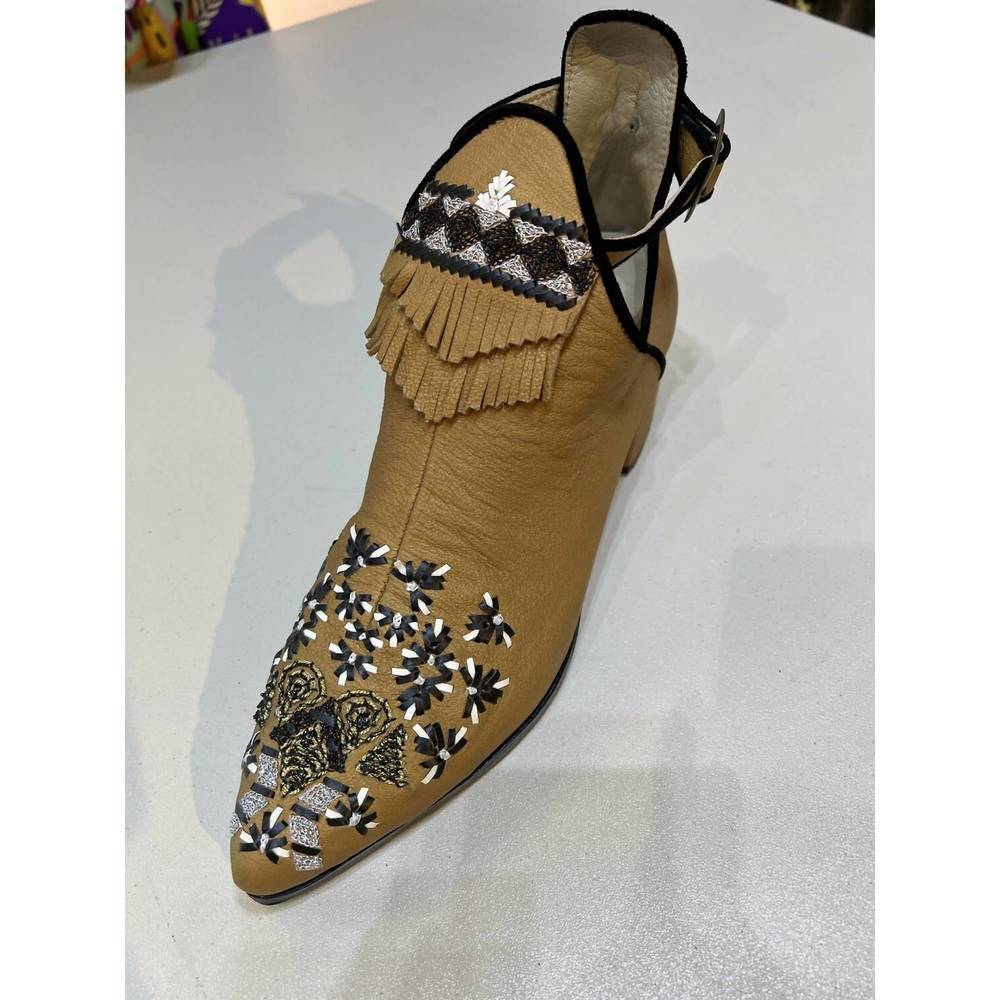 NEW MEHER KAKALIA mani point heel boot in brown